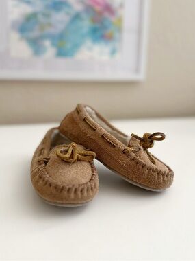 Minnetonka Tan Suede Shearling-Lined Moccasin Slippers